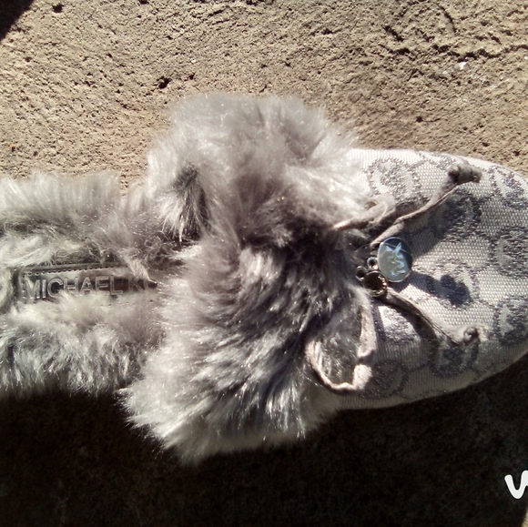 MICHAEL KORS BEDROOM SLIPPERS - Picture 3 of 4